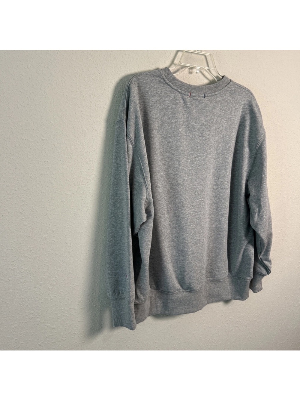 Champion Gray Fleece Crewneck Sweatshirt NWOT Men’s Size Large Relaxed Fit Soft - Picture 10 of 11